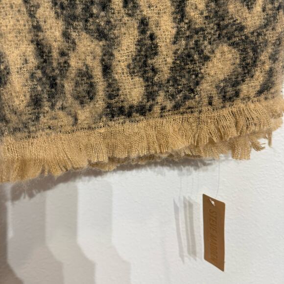 Steve Madden Tan Leopard Print Blanket Scarf NWT - Picture 3 of 11